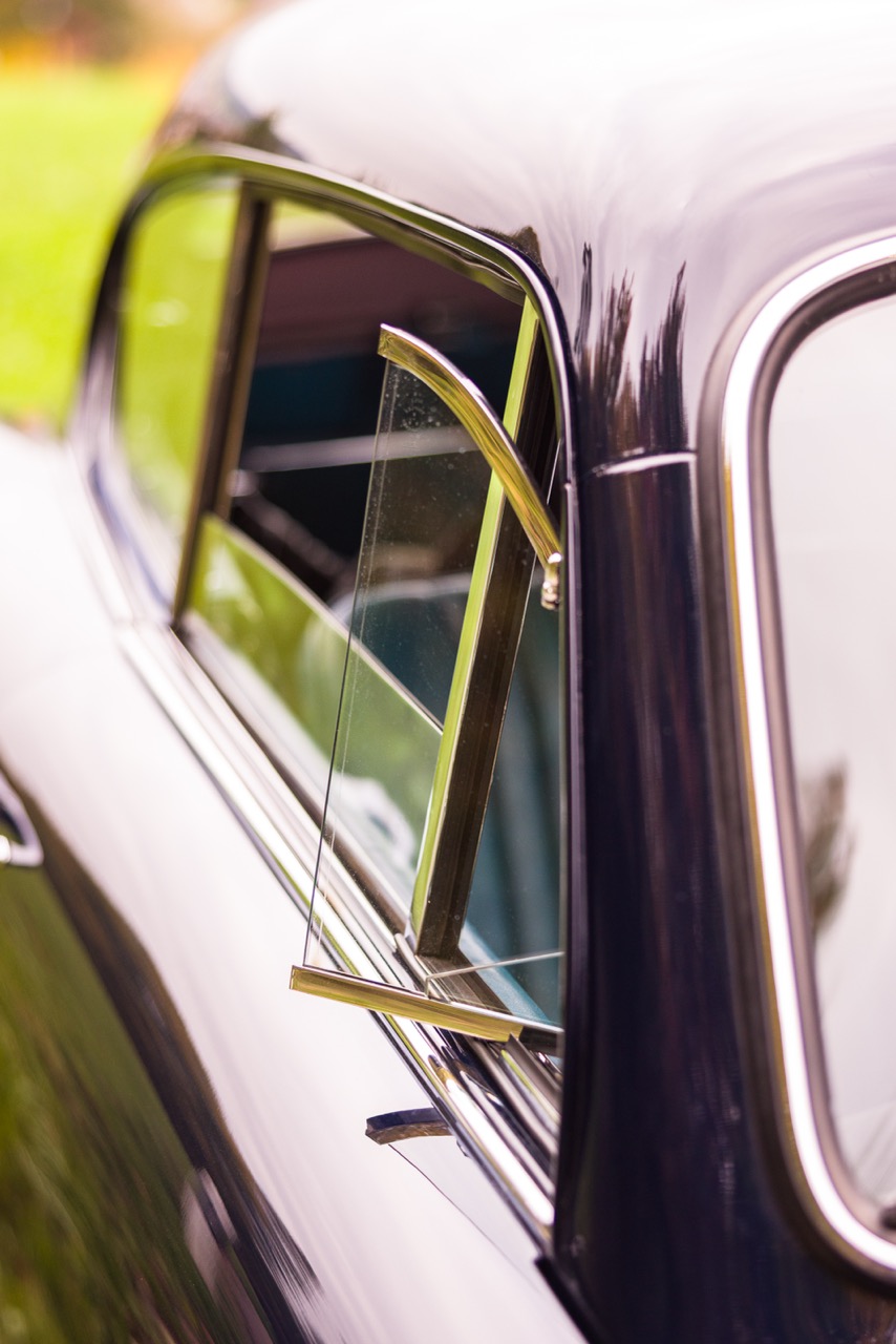 Aston Martin DB24 12