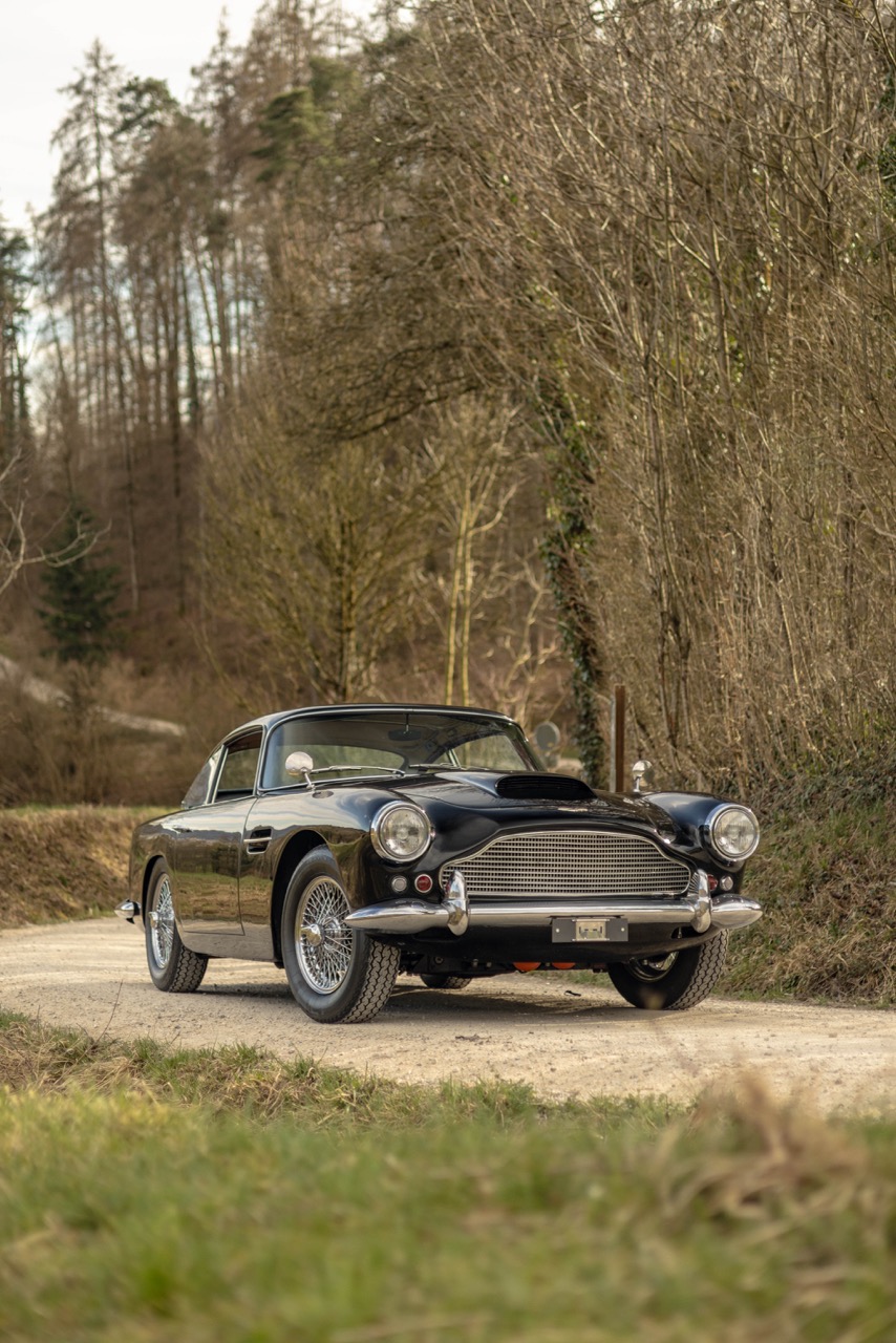 Aston Martin DB4 10